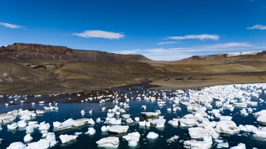 Čeští vědci z Masarykovy univerzity v Brně při expedici na ostrově Jamese Rosse u Antarktidy