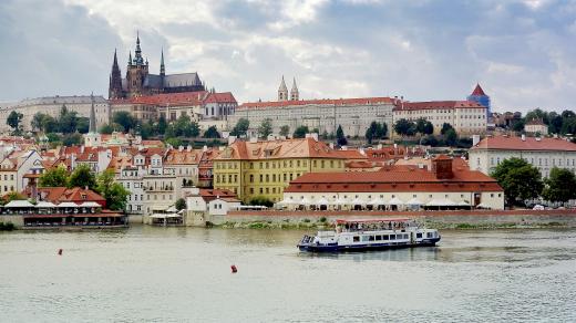 Loď, Vltava, lodní doprava na Vltavě, Praha, Pražský hrad