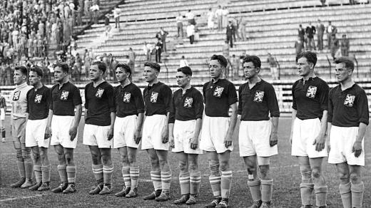 Československý tým před finále fotbalového MS 1934. Zavzpomínejte s námi na československé a české účasti na světových fotbalových šampionátech