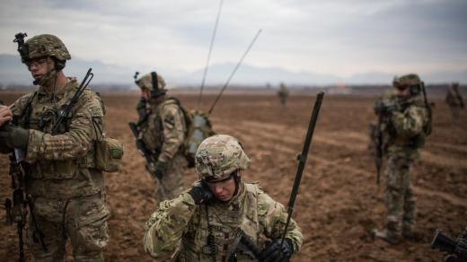 Australští vojáci v Afghánistánu během cvičné hlídky v okolí města Tarinkot, leden 2013 (ilustrační snímek).