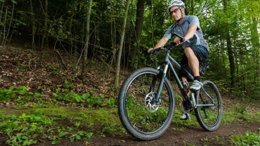 Cyklista na horském kole. Ilustrační foto.