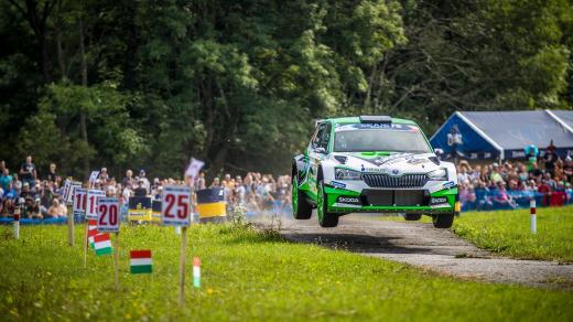 Škoda Fabia R5 Jana Kopeckého a Pavla Dreslera na Barum Rally ve Zlíně