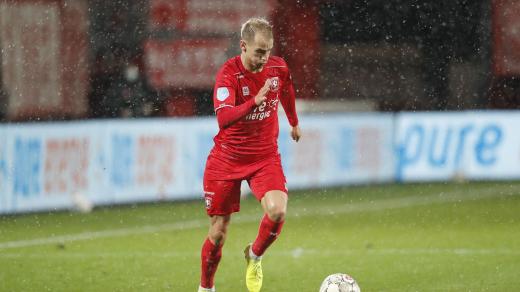 Český fotbalista Václav Černý v dresu Twente v utkání nizozemské ligy proti Zwolle
