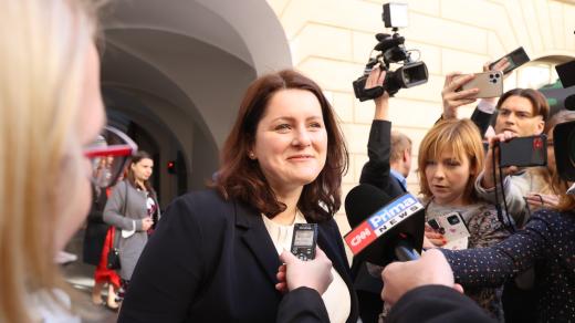 Ministryně práce Jana Maláčová při příchodu do volebního štábu ČSSD v pražském Lidovém domě
