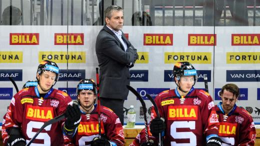 Trenér Josef Jandač může s hokejisty Sparty spřádat plány na finálový souboj proti Třinci