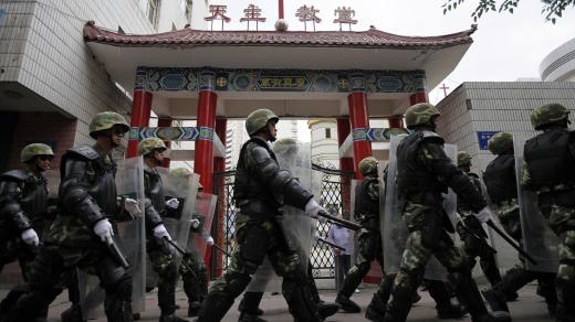 Čínské pořádkové jednotky v oblasti Sin-ťiang (ilustrační fotografie)