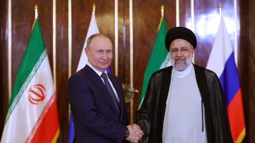 Setkání prezidentů: ruský Vladimir Putin (vlevo) a íránský Ebráhím Raísí