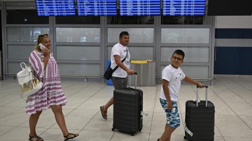 Čeští turisté, kteří se vrátili pravidelnou linkou z řeckého ostrova Rhodos