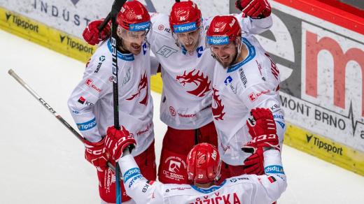 Třinečtí hokejisté vykročili v úvodním čtvrtfinále za obhajobou titulu výhrou 2:0 nad Českými Budějovicemi