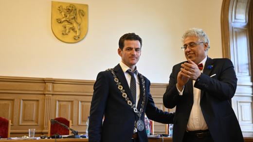 Novým primátorem se stal dosavadní první náměstek Jiří Bouška z koalice ANO a Volba pro Mladou Boleslav. Vpravo jeho předchůdce Raduan Nwelati z ODS.