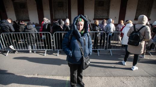V mrazivých dnech čekají ukrajinští uprchlíci na povolení k pobytu