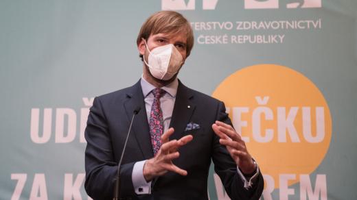 Adam Vojtěch na tiskové konferenci na Ministrestvu zdravotnictví.