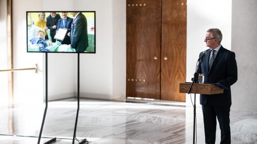 Vratislav Mynář na tiskové konferenci.