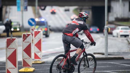 cyklista ve městě, ilustrační foto