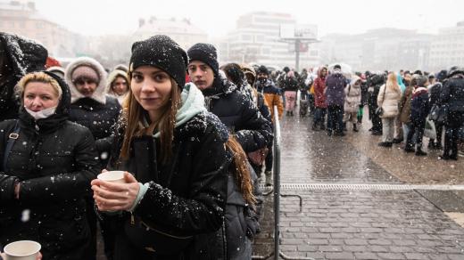 Úřad vysokého komisaře OSN pro uprchlíky ve středu oznámil, že z Ukrajiny za týden od zahájení ruské invaze uprchlo více než milion lidí, což je více než dvě procenta populace