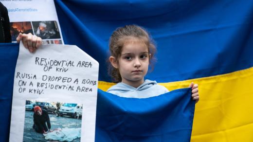 Účastníci akce, mezi nimiž byli Češi i uprchlíci z Ukrajiny, odsoudili dnešní ruské raketové útoky a vyzvali Západ k silnější podpoře Ukrajiny