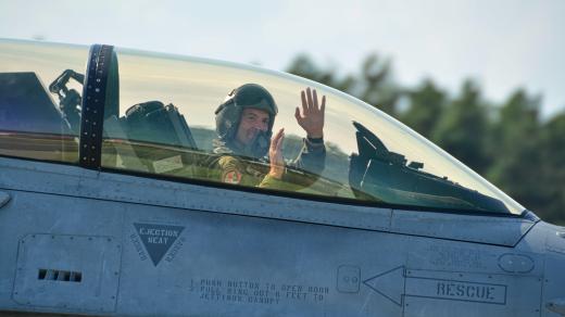 Polsko v roce 2003 koupilo 48 letadel F-16 Fighting Falcon ve dvou verzích