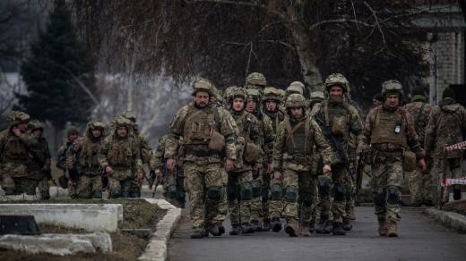 Ukrajinští vojáci na frontové linii v Donbaské oblasti