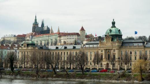 Strakova akademie a Pražský hrad