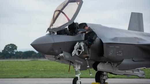 Podle pilotů je na F-35 nejsložitější letový boj a taktika, kterou se musí učit několik let